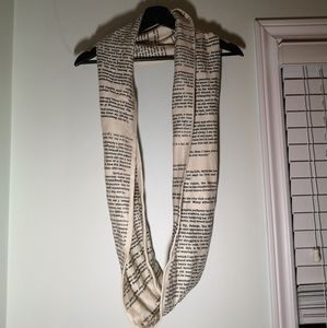 Storiarts Book scarf. A tale of two cities